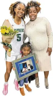  ?? CONTRIBUTE­D ?? Makira “Bunny” Webster shares Senior Day with her older sister Jasmine Hicks and niece Marley, who held one of Makira’s most cherished photos: of her as a 3-year-old with her late mother and No. 1 fan, Nicole.