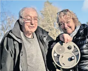  ??  ?? Wind up Joe and Betty Twaddle try out Balmaha’s new audio guide for visitors (Picture by Dave Acari)