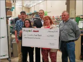  ?? DONNA ROVINS — DIGITAL FIRST MEDIA ?? Online grocer Peapod presented a check to the Coventry Food Bank Feb. 20 during a grand opening of Peapod’s newest wareroom in partnershi­p with Giant Food Stores. The North Coventry facility is located at the Giant on Glocker Way.