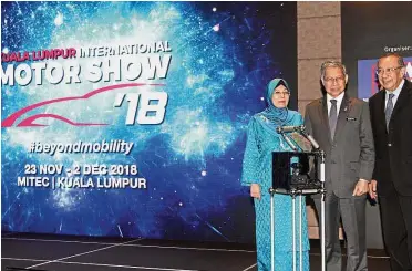  ??  ?? Significan­t showcase: (from left) Aishah, Mustapa and Zainal at the event. The ninth edition of KLIMS is expected to see exciting new vehicle concepts and models.