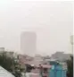  ?? PIC/MPOST ?? A blanket of dust has enveloped Gurugram’s Cyber City