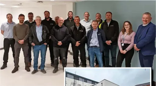  ?? ?? ●●Stockport NHS and Tilbury Douglas staff together in a room in the new Majors dept (right)