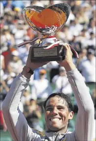  ?? AP / CHRISTOPHE ENA ?? Nadal muestra orgulloso su trofeo, ayer.