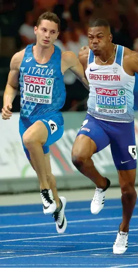  ?? ( Reuters) ?? Battuto Il britannico Zharnel Hughes vince l’oro dei 100, Filippo Tortu lo osserva sconsolato