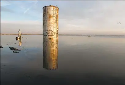  ?? Robert Gauthier Los Angeles Times ?? TULARE LAKE, resurrecte­d by record-breaking rain and snow, is only one area subject to f loods in the global warming era.