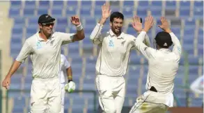  ??  ?? Will Somerville, centre, and Tim Southee, left, both took three second innings wickets as New Zealand bowled out Pakistan for 156.