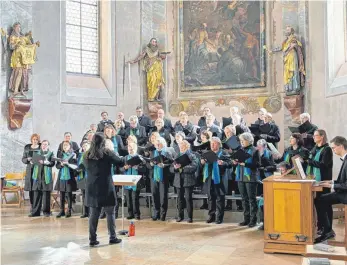  ?? FOTO: CORNELIA ARNOLD-WEISS ?? Kirchencho­r Reute am Ostersonnt­ag 2024; es dirigiert Felicia Wieland.