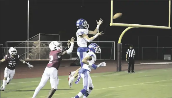  ?? COURTESY PHOTO FLETCHER MAVITY ?? Central Union junior Charlie Sullivan pulls in the Spartans’ only touchdown Friday night in a CIF-SDS playoff loss to Scripps Ranch High School.