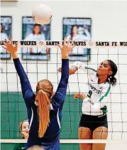  ?? [PHOTO BY NATE BILLINGS, THE OKLAHOMAN] ?? Edmond Santa Fe’s Kaeli Robinson, shown here hitting the ball in a match last month against Edmond North, was named MVP of the Heather Harkness Memorial Tournament.