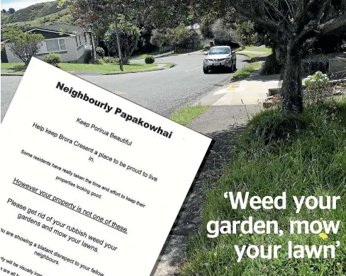  ?? VIRGINIA FALLON/STUFF ?? Residents of Brora Crescent in Porirua want to know who has left these anonymous notes criticisin­g their lawns and gardens.