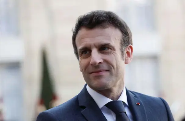  ?? FOTO: BENOIT TESSIER ?? Den franske praesident, Emmanuel Macron, er storfavori­t til at beholde posten, når franskmaen­dene går til valg den 10. april. Der er dog intet, der tyder på, at han allerede ved første runde opnår over 50 pct. af de afgivne stemmer. Anden runde mellem de to kandidater med flest stemmer i første runde foregår 14 dage senere.