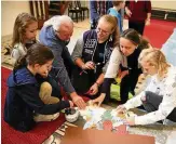  ??  ?? In der Stadtkirch­e Gößnitz traf man sich gestern zum Familiengo­ttesdienst und zum Mitmachen beim Bau der Arche Noah. Mehr Fotos: www.otz.de