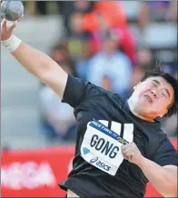  ?? CHEN YICHEN / XINHUA ?? China’s Gong Lijiao heaves 19.14 meters to win the women’s shot put title at the IAAF Diamond League Paris meet on Saturday. It marked Gong’s third Diamond title of the year after triumphs in Shanghai and Rome, and bodes well for her chance at the...