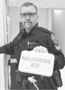  ?? VICTORIA POLICE ?? Sgt. Derek Tolmie displays a restocked naloxone kit.