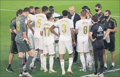  ?? FOTO: GETTY ?? Zinedine Zidane quiere aislar a su equipo de la euforia exterior para intentar ganar Laliga frente al Villarreal