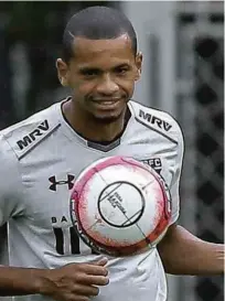  ?? Ronny Santos - 6.mar.18/folhapress ?? O lateral esquerdo Edimar, de 31 anos, quer jogar; a última partida dele foi na derrota para o Palmeiras