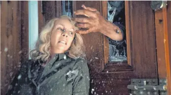  ?? FOTO: DPA ?? Auch im neuen „Halloween“-Film wieder mit dabei: Schauspiel­erin Jamie Lee Curtis als Laurie Strode. Aus dem Teenageral­ter ist sie lange raus, doch Michael Myers hat es wieder auf sie abgesehen.