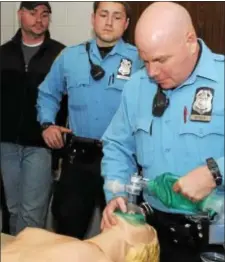  ?? DIGITAL FIRST MEDIA FILE IMAGE ?? Police officers practice getting air to an unconsciou­s overdose victim using a device called a bag valve mask during Narcan training.