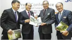  ??  ?? From left: Choy, Khor, chairman Tan Sri Dr Wan Mohd Zahid Mohd Noordin, and deputy president and COO Datuk Wong Tuck Wai after SP Setia’s AGM yesterday.