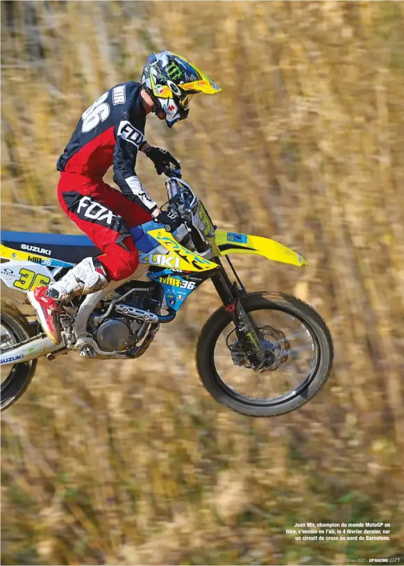  ??  ?? Joan Mir, champion du monde MotoGP en titre, s’envoie en l’air, le 4 février dernier, sur un circuit de cross au nord de Barcelone.