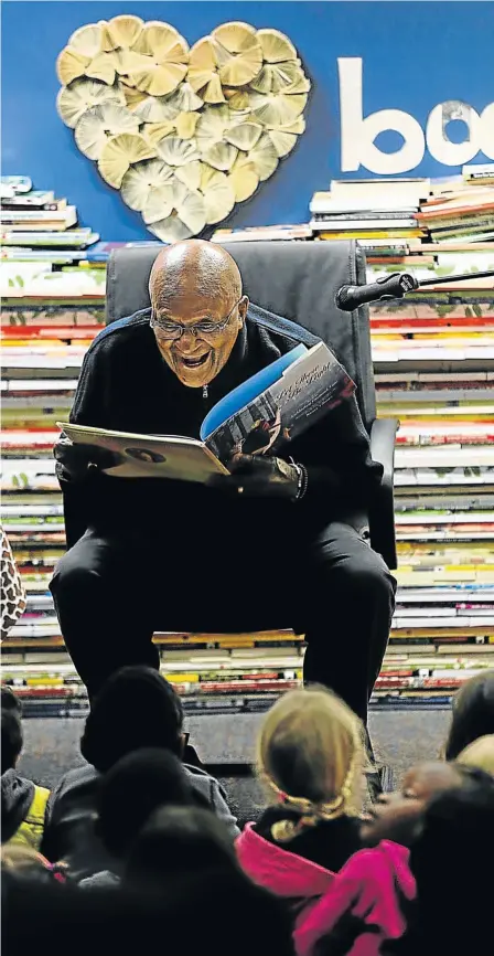  ?? Picture: FILE ?? SPIRIT OF RECONCILIA­TON: Archbishop Desmond Tutu doing what he loves best – interactin­g with people of all ages in a spirit of love, forgivenes­s and harmony