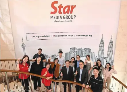  ?? — ONG SOON HIN/The Star ?? Friendly visit: China Daily Asia Pacific delegates led by Zhou (front row, second from right) visiting Menara star for a tour hosted by Chan (centre), Ng (third from left) and Wang (left).