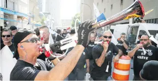  ?? PIERRE OBENDRAUF ?? Maintenanc­e workers make noise outside the STM headquarte­rs on de la Gauchetièr­e St. Thursday as they protest lagging contract negotiatio­ns. The union wants the company to hire more workers.