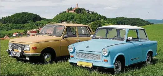  ??  ?? Malerisch: ein Wartburg  und ein Trabant  in der Nähe der Leuchtenbu­rg. Archivfoto: Tino Zippel