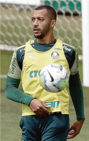  ?? Cesar Greco/ag. Palmeiras ?? Com Felipe Melo em recuperaçã­o de contusão e Luan suspenso, o zagueiro Vitor Hugo volta a jogar após ficar cinco partidas como opção na reserva