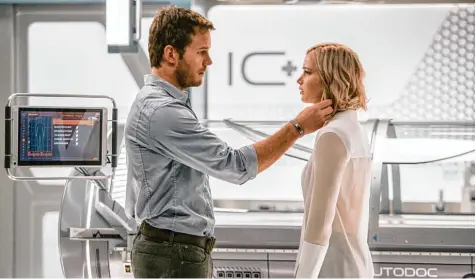  ?? Foto: Sony Pict. ?? Jim (Chris Pratt) hat die schöne Aurora (Jennifer Lawrence) wachgeküss­t, um nicht mehr so allein durchs Weltall zu fliegen.