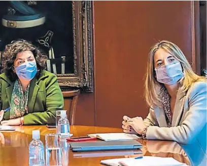  ?? TÉLAM ?? GESTIONADO­RAS DE VACUNAS. La ministra de Salud nacional, Carla Vizzotti, y la asesora presidenci­al Cecilia Nicolini.