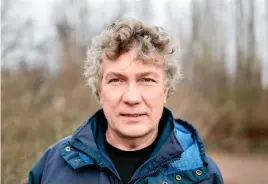  ?? Bild: JARI VÄLITALO/ARKIV ?? KALLT FÖR SNIGLAR. ”Kylan gör att mördarsnig­larna kryper ner en bit i marken”, säger naturparkm­ästare Roland Larsson.