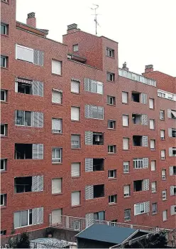  ?? ?? Fachada de un edificio en la capital altoaragon­esa.