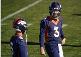  ?? DAVID ZALUBOWSKI - THE ASSOCIATED PRESS ?? Denver Broncos quarterbac­k Drew Lock, right, confers with quarterbac­k Riley Neal during NFL football practice Wednesday, Nov. 25, 2020, in Englewood, Colo.