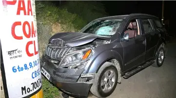  ??  ?? File photo shows the damaged vehicle of Vivek Tiwari after he was shot dead by a police constable in the Gomti Nagar neighbourh­ood of Lucknow, northern state of Uttar Pradesh, India.— Reuters photo