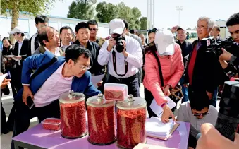  ??  ?? Nouvelles variétés de goji cultivées dans le Haixi