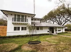  ??  ?? The home’s exterior brick was painted white and a tin roof was added.