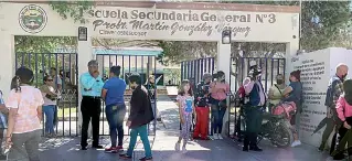  ?? ?? ▮ Familiares de Maritza llegaron a pedir una explicació­n a los directivos.