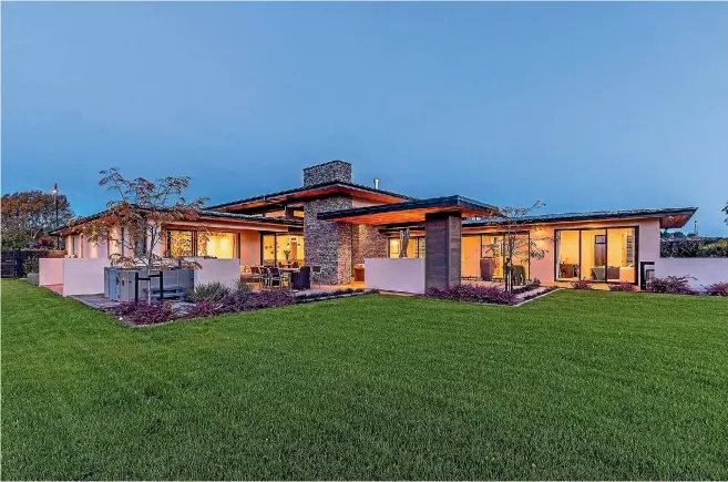  ??  ?? Schist and cedar detailing are a particular feature of this architectu­rally designed home.