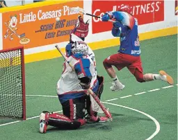  ?? JESSICA NYZNIK EXAMINER FILE PHOTO ?? Zach Currier, right, seen scoring for the Peterborou­gh Century 21 Lakers in 2018, will play for the Premier Lacrosse League’s Waterdogs Lacrosse Club.