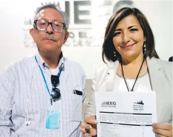  ?? FOTO/GOBIERNO MUNICIPAL ?? Beatriz Hernández Cruz realizó el trámite para su registro como candidata por el Partido del Trabajo.