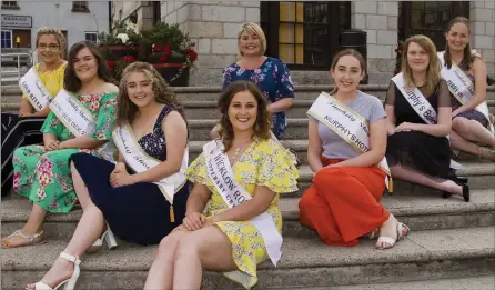  ??  ?? Wicklow Rose Lorna Mallick (front, centre) and organiser Sandra Maher (centre) with the Tinahely Show Queen hopefuls (from left) Aoife Healy, Ellen Doran, Moya Rothwell, Claudia Farrar, Natasha Byrne and Bronwyn Castles.