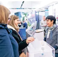  ??  ?? In den Schadow Arkaden holten sich Tausende Besucher Anregungen für ihren nächsten Urlaub.