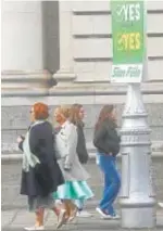  ?? // EFE ?? Mujeres en una calle de Dublín