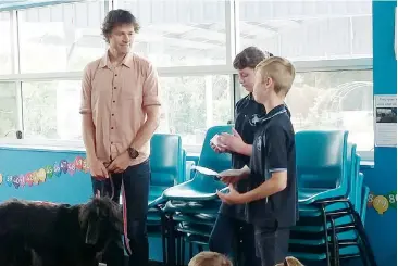  ??  ?? Adventurer Tim Cope talks with students at Drouin South Primary School.