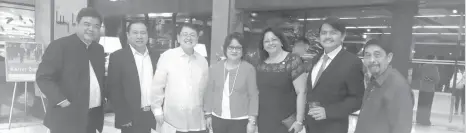  ??  ?? Officers of the Cebu Chamber of Commerce and Industry led by president Melanie C. Ng (center) pose for posterity with Marco Polo Plaza Hotel Cebu GM Julie Najar (3rd from right) during the Spring festival event of the Chinese Consulate.