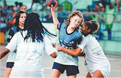  ??  ?? No ano passado, equipe de Magé foi campeã no handebol feminino sub-17 e Nova Iguaçu no sub-14