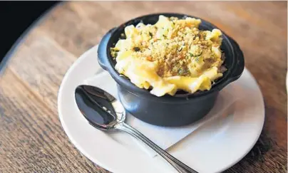 ?? JIM RASSOL/STAFF PHOTOGRAPH­ER ?? Burt & Max’s famous and versatile mac and cheese is by far one of their most requested side dishes.