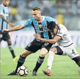  ?? FOTO: AP ?? Arthur no podrá medirse hoy al Madrid por estar lesionado