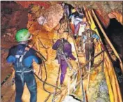  ?? AP ?? Thai rescue team members inside the cave complex.